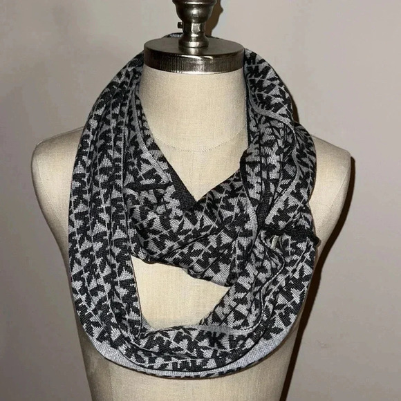 Michael Kors Grey Reversible Infinity Scarf - Picture 2 of 5